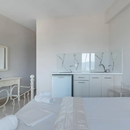 Giorgio Studios-apartments 2 3* Nikiána